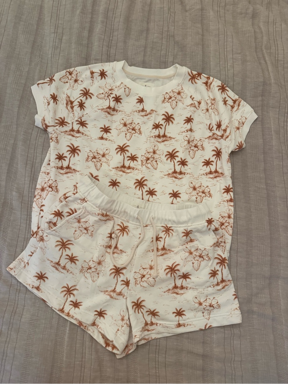 Loft White and Brown Tropical Set